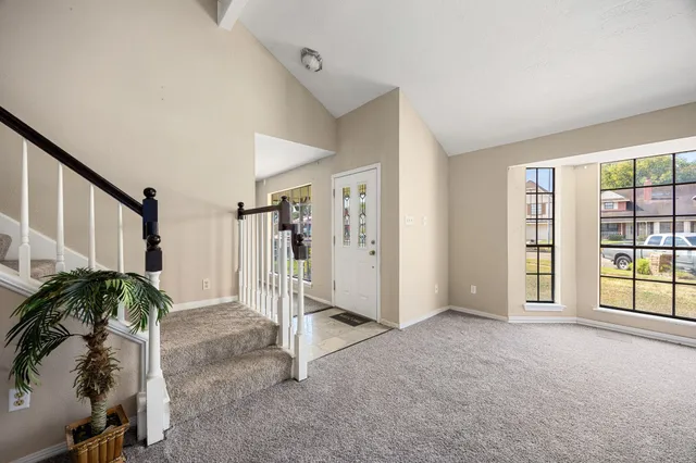 a view of entryway with livingroom