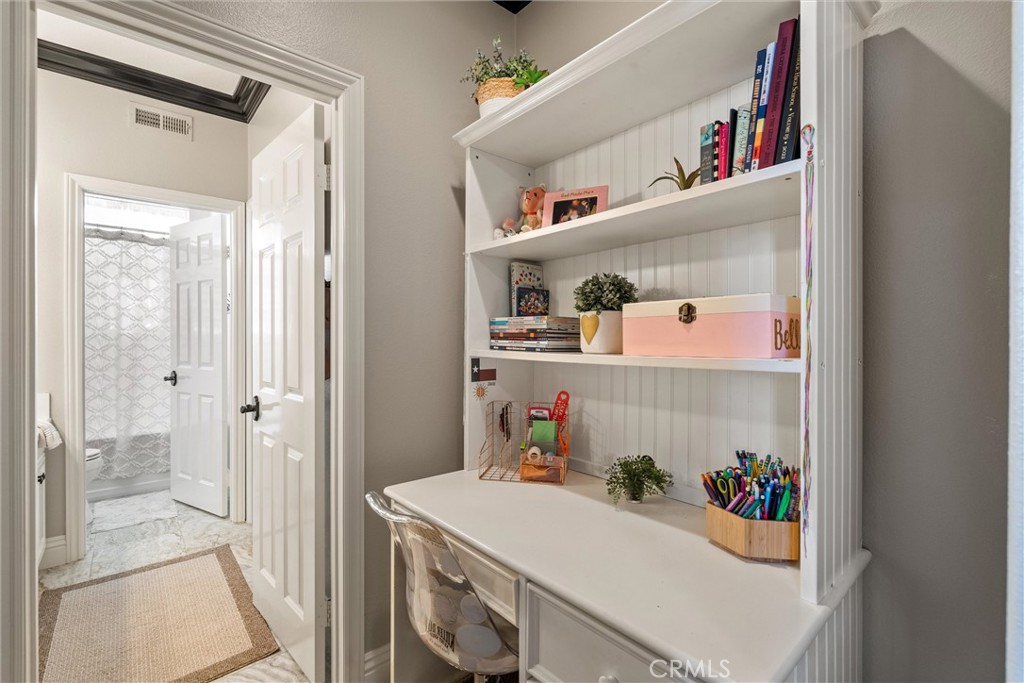 2440 Highwood Road Orange, CA 92867 - Photo 32 of 53 Vanity nook