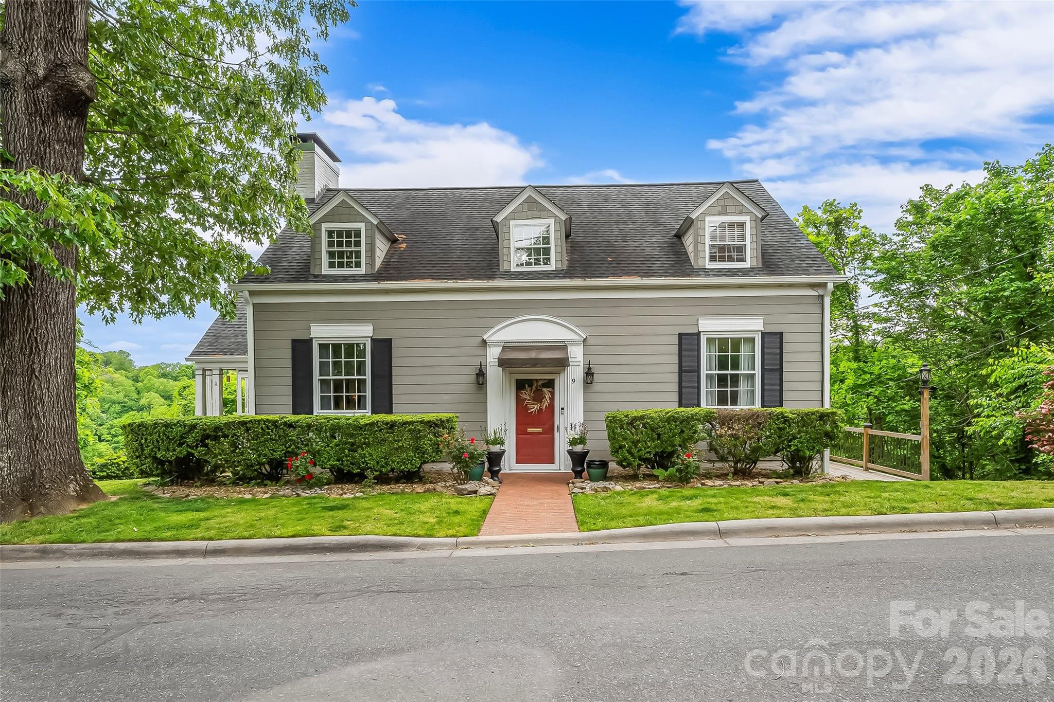 9 Crescent Drive Marion, NC 28752 - Photo 2 of 35 a front view of house with yard and green space
