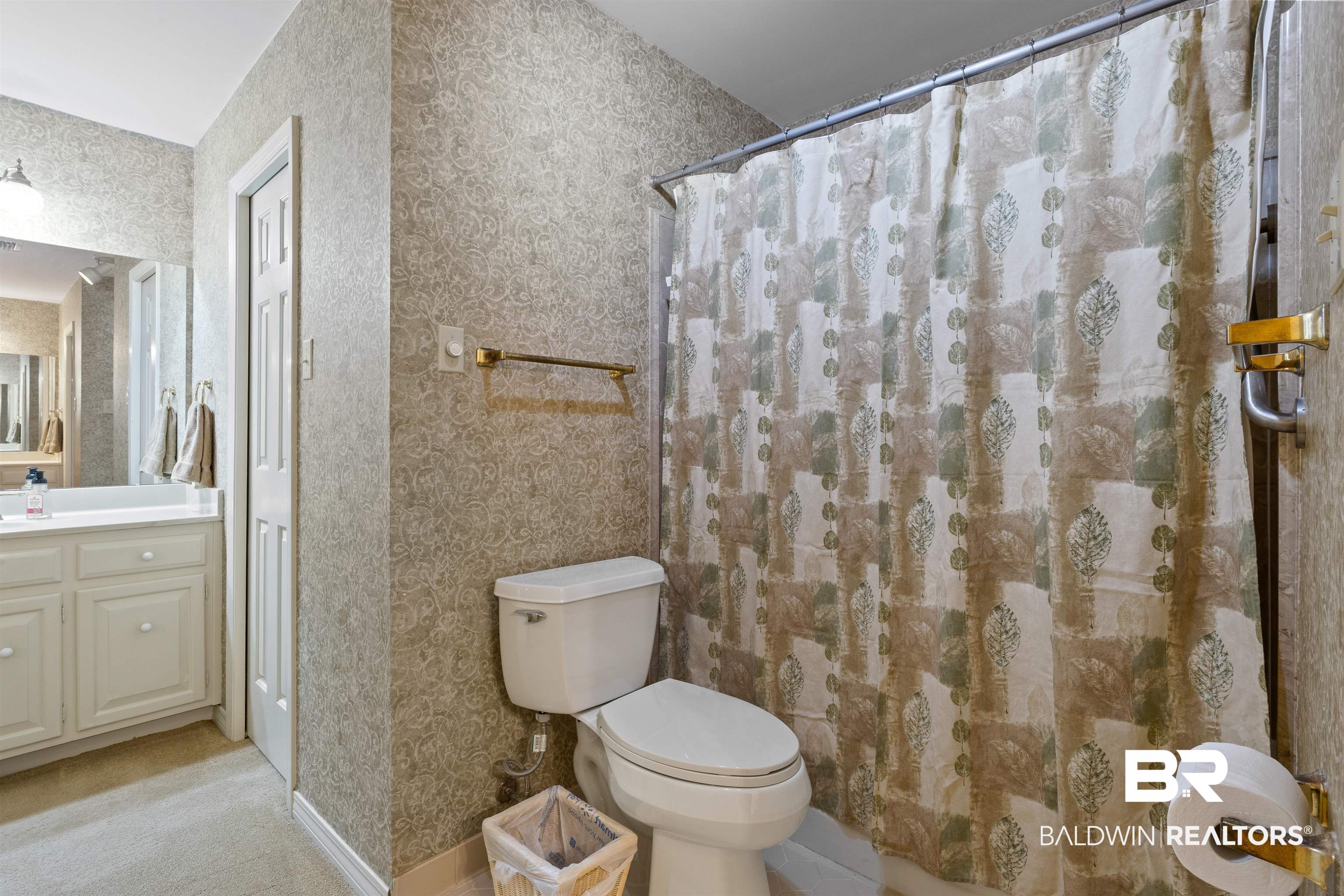 6004 Cherry Ridge Court Mobile, AL 36609 - Photo 22 of 40 Primary Bath