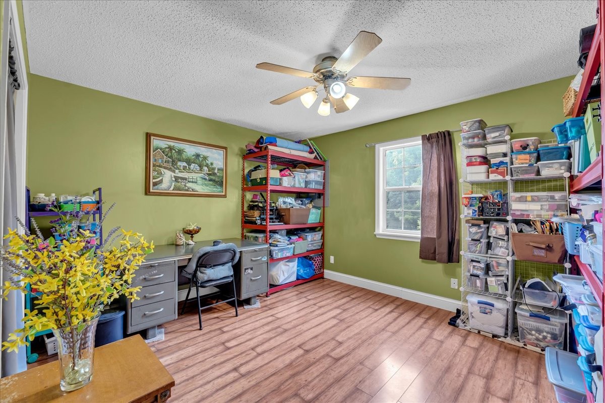 413 Walden Ridge Road Manchester, TN 37355 - Photo 20 of 71 a living room with furniture and a bookshelf