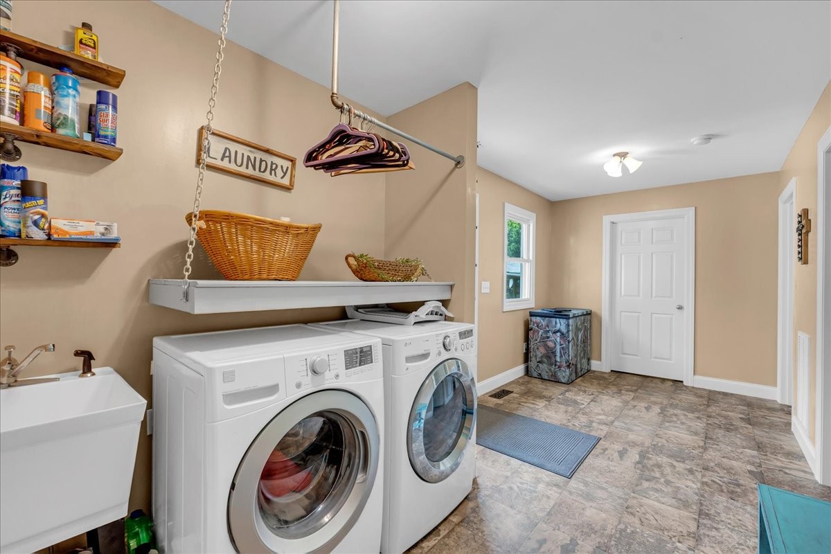 413 Walden Ridge Road Manchester, TN 37355 - Photo 45 of 71 a view of livingroom with washer and dryer