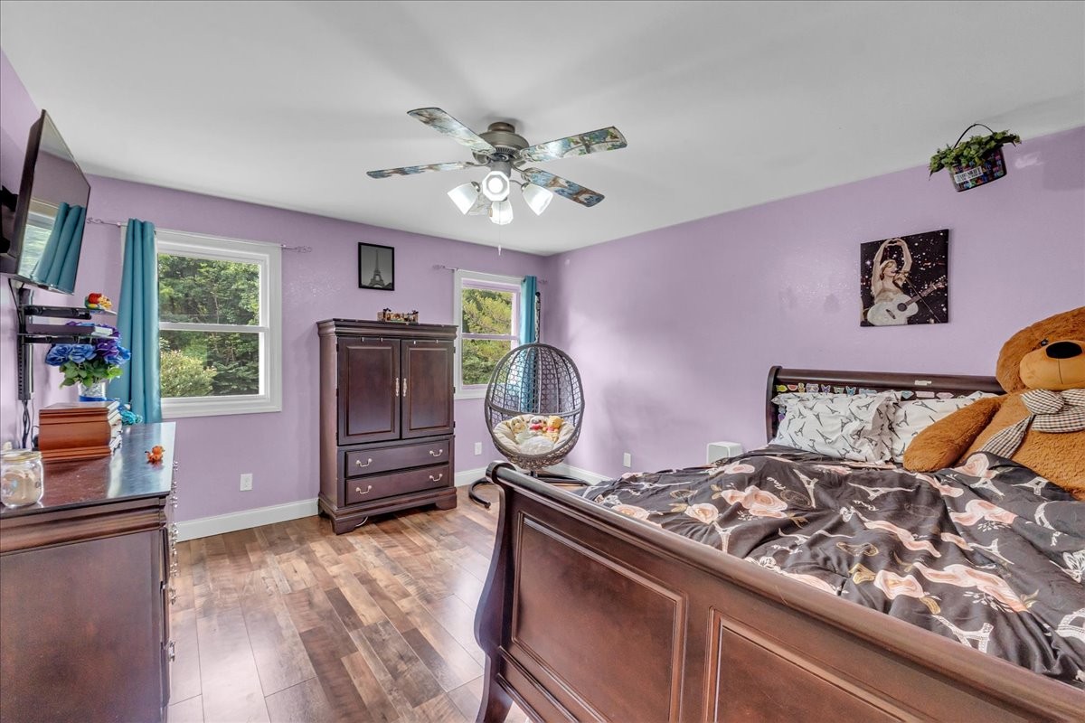 413 Walden Ridge Road Manchester, TN 37355 - Photo 51 of 71 a bed room with a bed and a television