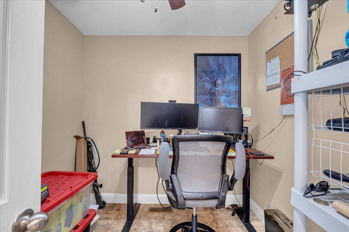 413 Walden Ridge Road Manchester, TN 37355 - Photo 54 of 71 a workspace with furniture and screen