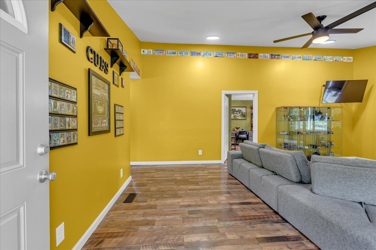 413 Walden Ridge Road Manchester, TN 37355 - Photo 6 of 71 a view of a living room with a couch