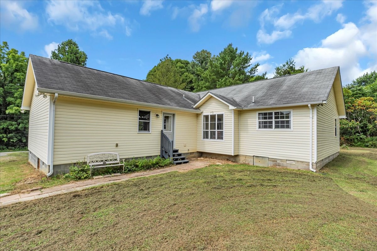 413 Walden Ridge Road Manchester, TN 37355 - Photo 10 of 71 a view of a house with a yard