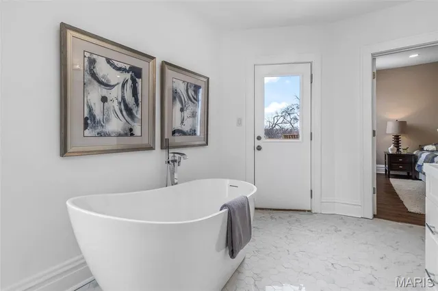 $889,900 | 5849 De Giverville Avenue, St. Louis, MO 63112