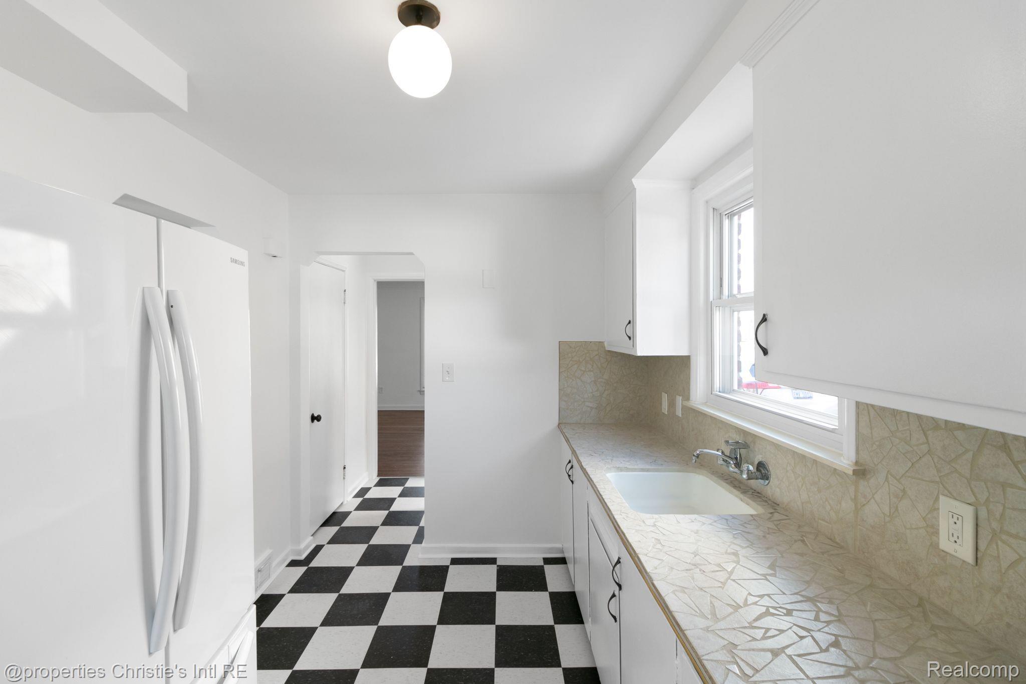 272 Alter Road Detroit, MI 48215 - Photo 11 of 27 Gallery Image 11