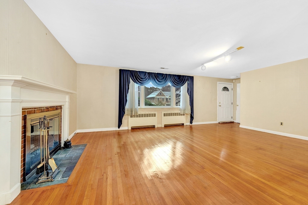 24 Dunelm Road Bedford, MA 01730 - Photo 11 of 31