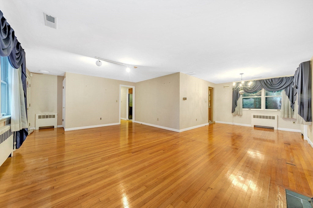 24 Dunelm Road Bedford, MA 01730 - Photo 12 of 31