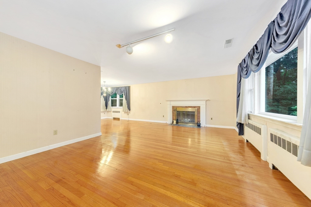 24 Dunelm Road Bedford, MA 01730 - Photo 13 of 31