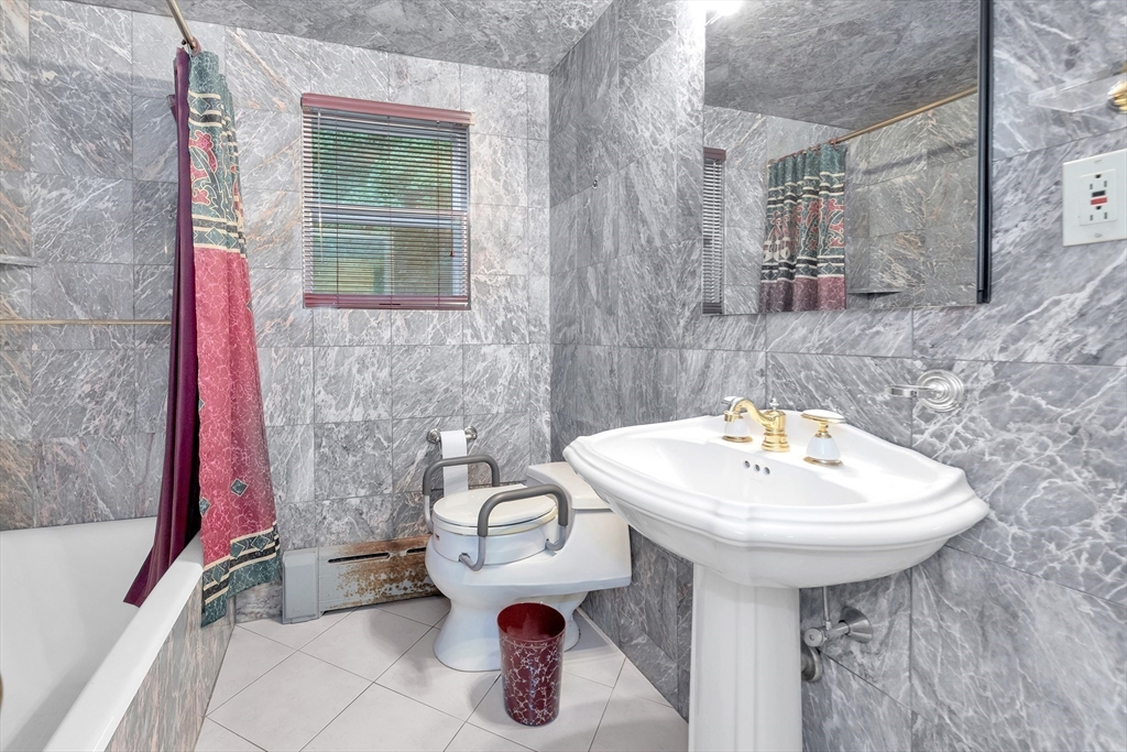 24 Dunelm Road Bedford, MA 01730 - Photo 17 of 31