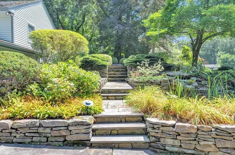 $950,000 | 24 Dunelm Road, Bedford, MA 01730