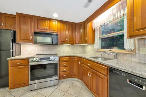 $950,000 | 24 Dunelm Road, Bedford, MA 01730