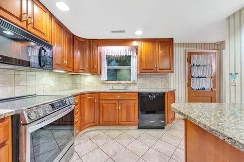 $950,000 | 24 Dunelm Road, Bedford, MA 01730