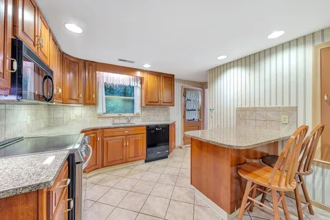 $950,000 | 24 Dunelm Road, Bedford, MA 01730