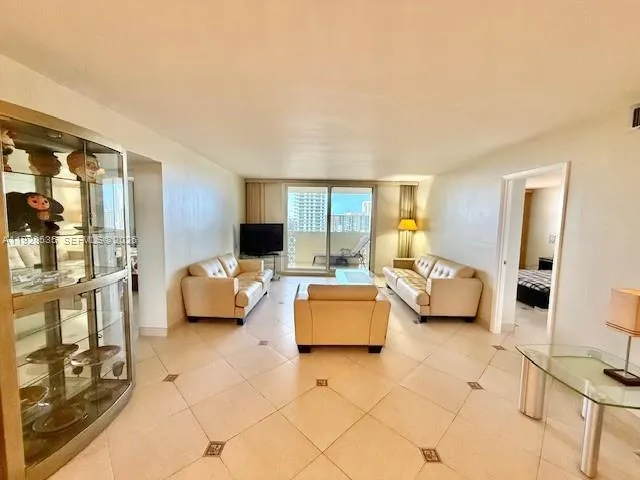 $2,600 | 1833 South Ocean Drive, Unit 1807, Hallandale Beach, FL 33009