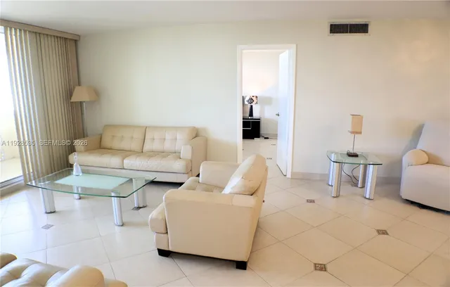 $2,600 | 1833 South Ocean Drive, Unit 1807, Hallandale Beach, FL 33009