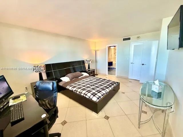 $2,600 | 1833 South Ocean Drive, Unit 1807, Hallandale Beach, FL 33009