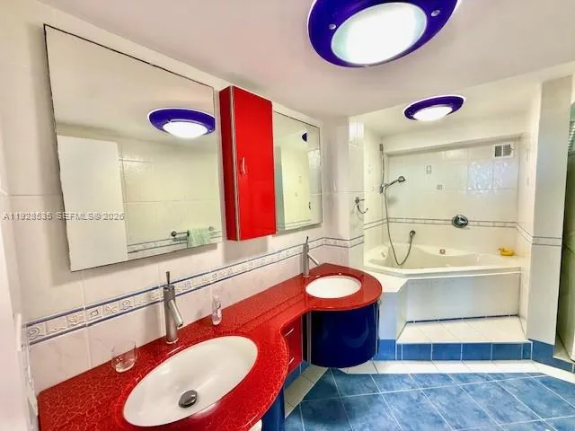 $2,600 | 1833 South Ocean Drive, Unit 1807, Hallandale Beach, FL 33009