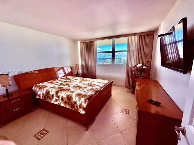 $2,600 | 1833 South Ocean Drive, Unit 1807, Hallandale Beach, FL 33009