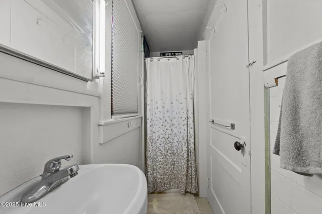 $210,000 | 201 6th Street, Creswell, NC 27928