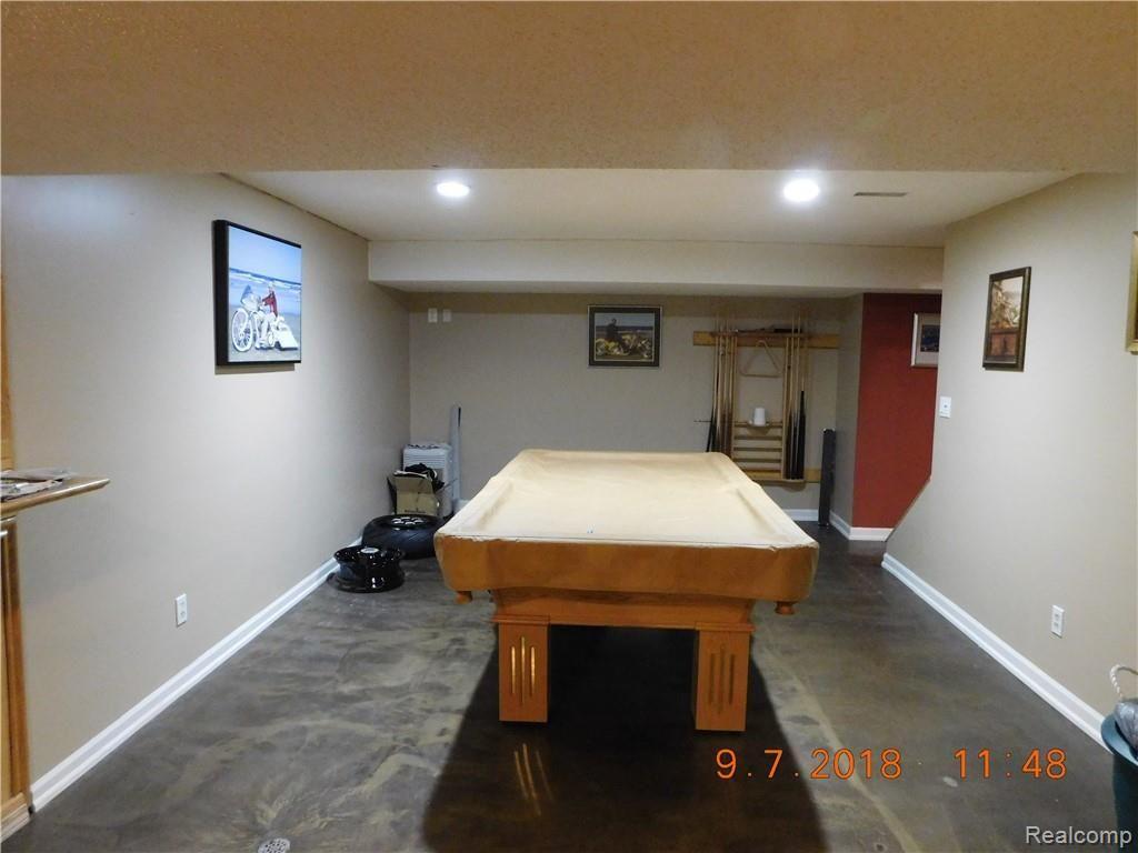 37335 Chesapeake Road Farmington Hills, MI 48335 - Photo 35 of 48