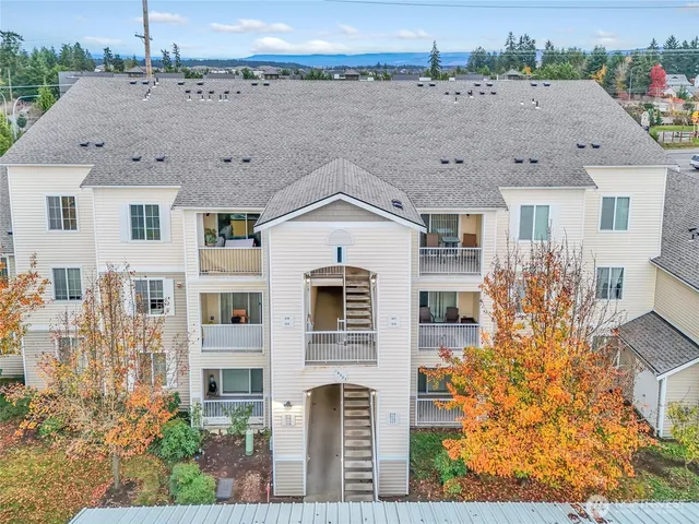 $320,000 | 18527 101st Ave Court East, Unit 213, Puyallup, WA 98375