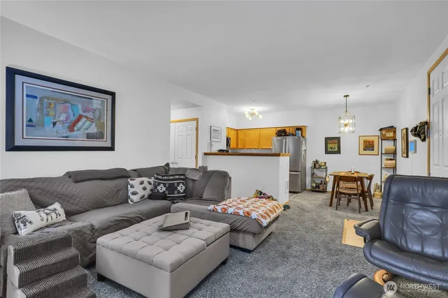 $320,000 | 18527 101st Ave Court East, Unit 213, Puyallup, WA 98375