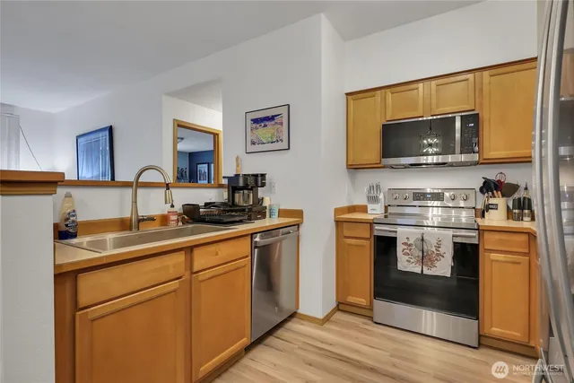 $320,000 | 18527 101st Ave Court East, Unit 213, Puyallup, WA 98375