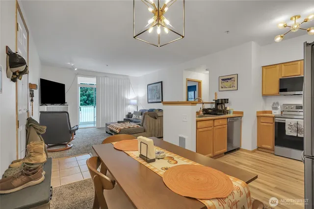 $320,000 | 18527 101st Ave Court East, Unit 213, Puyallup, WA 98375