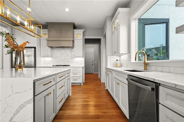 $1,925,000 | 11705 West 170th Street, Overland Park, KS 66221