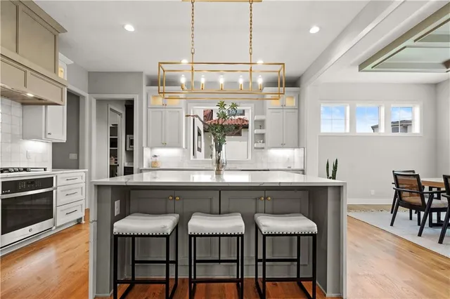 $1,925,000 | 11705 West 170th Street, Overland Park, KS 66221