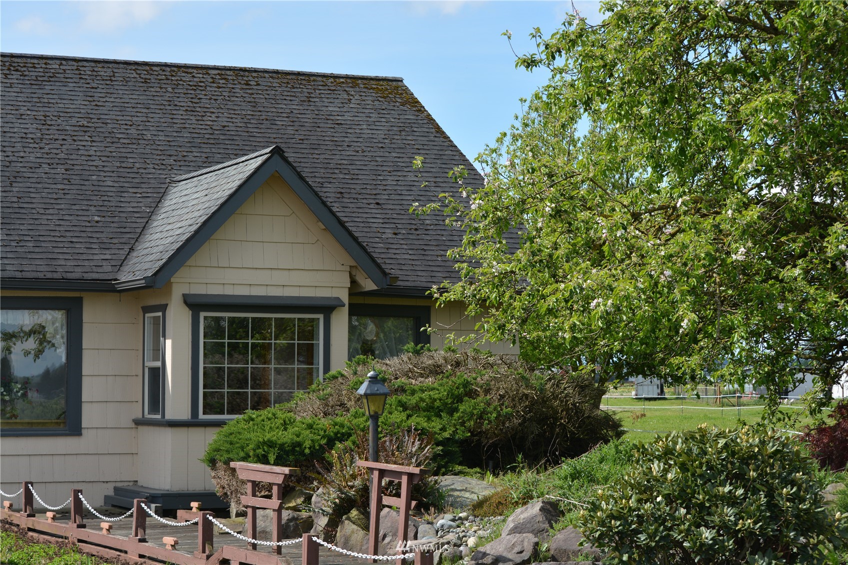 16384 Jungquist Road Mount Vernon, WA 98273 - Photo 11 of 11 a front view of a house with a yard