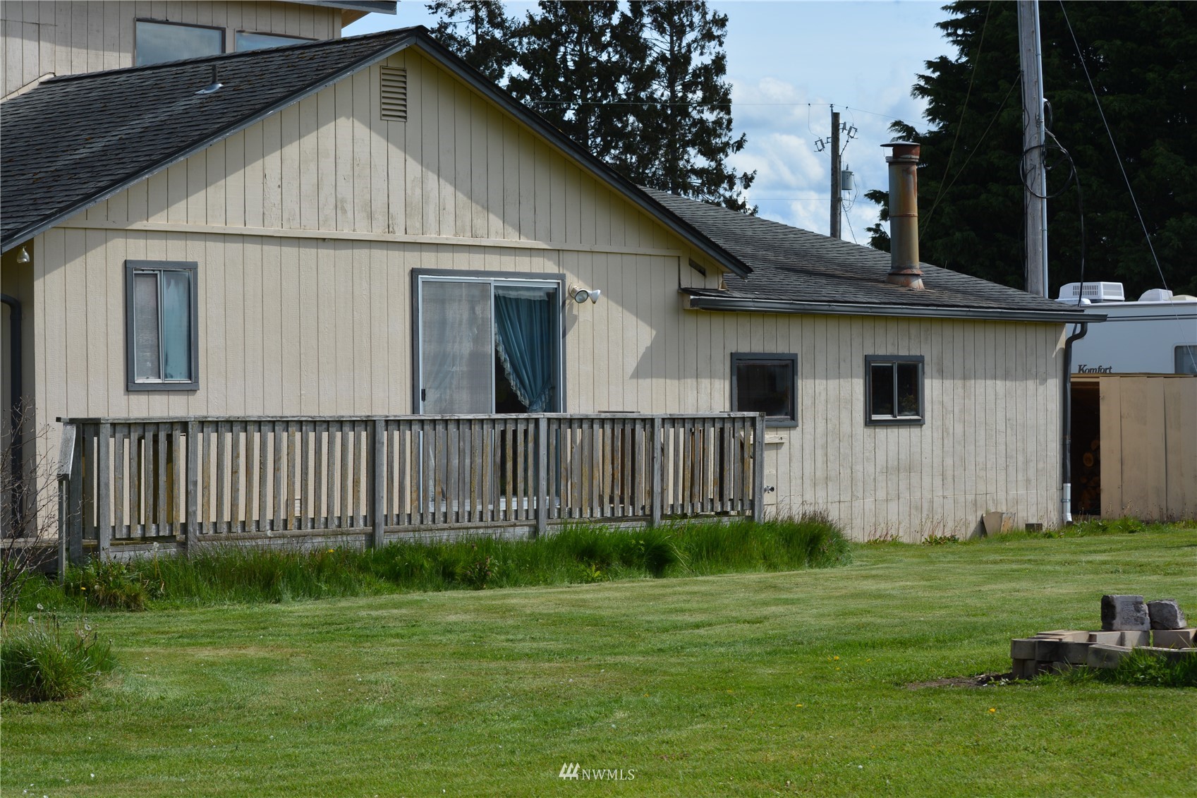 16384 Jungquist Road Mount Vernon, WA 98273 - Photo 3 of 11 a view of a backyard with plants and large trees with wooden fence