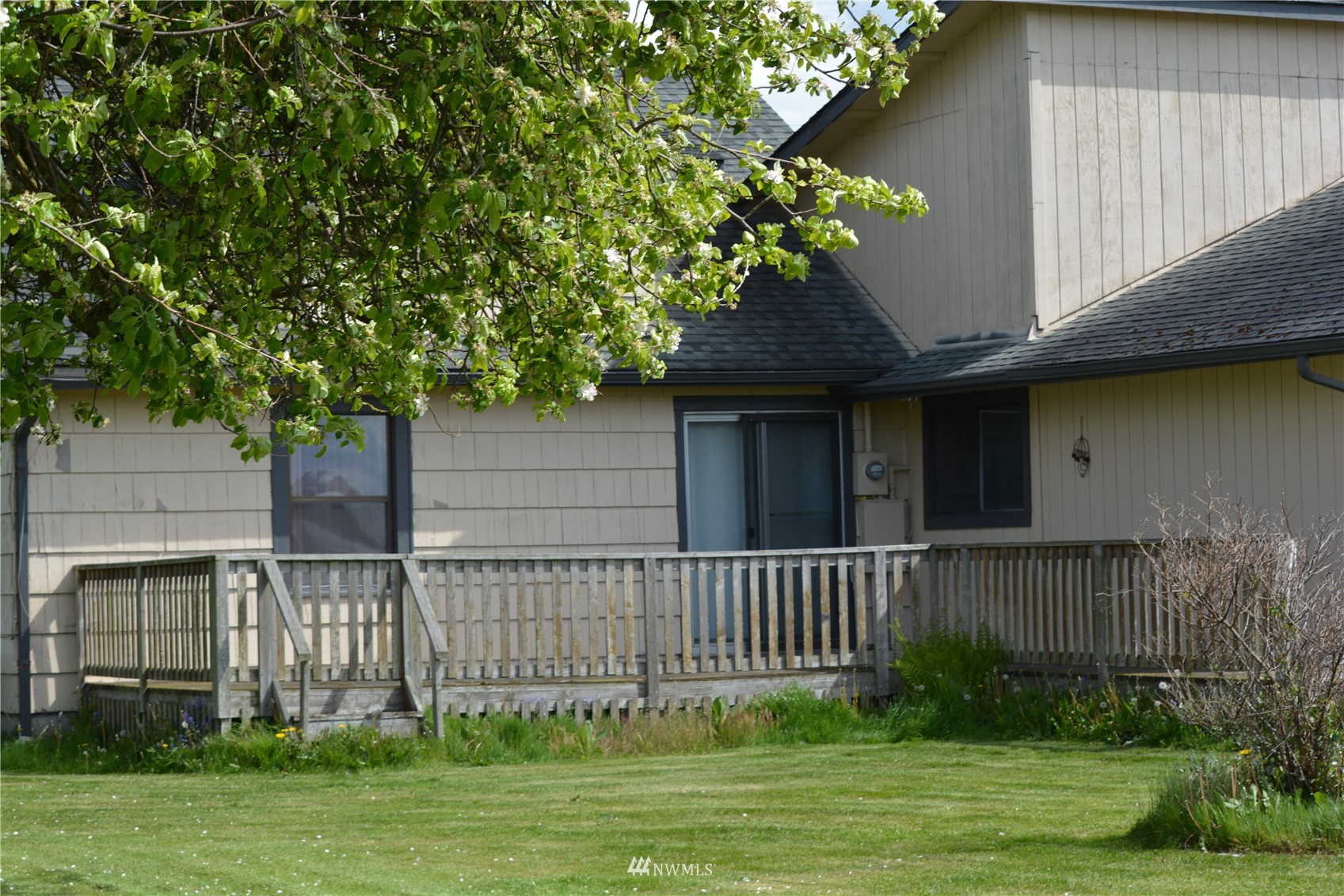 16384 Jungquist Road Mount Vernon, WA 98273 - Photo 4 of 11 a front view of a house having yard