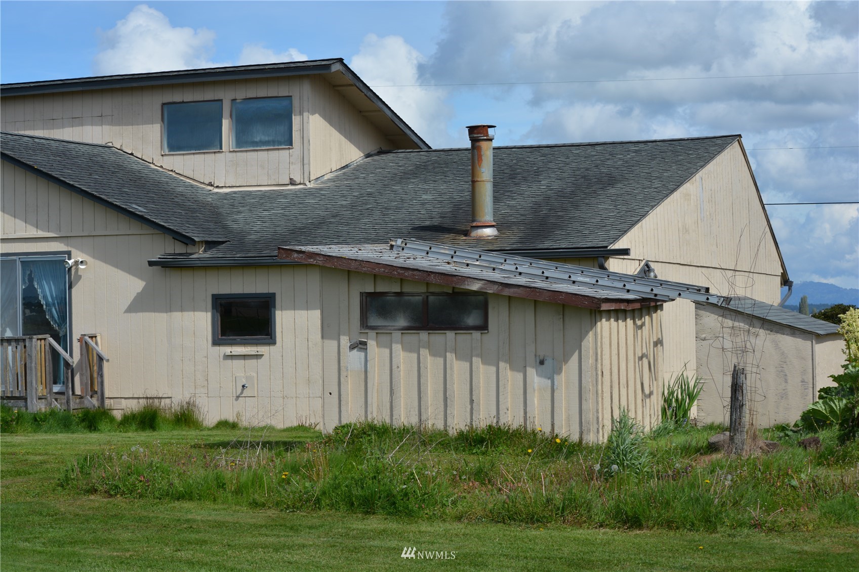16384 Jungquist Road Mount Vernon, WA 98273 - Photo 6 of 11 a front view of a house with garden