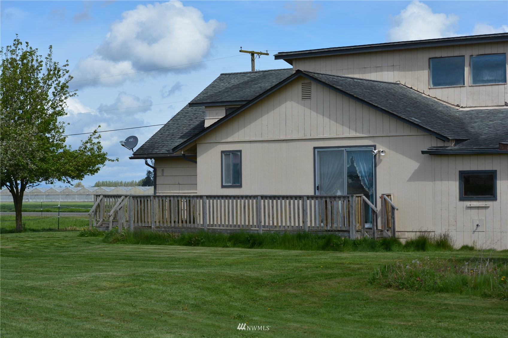 16384 Jungquist Road Mount Vernon, WA 98273 - Photo 7 of 11 a front view of a house with garden