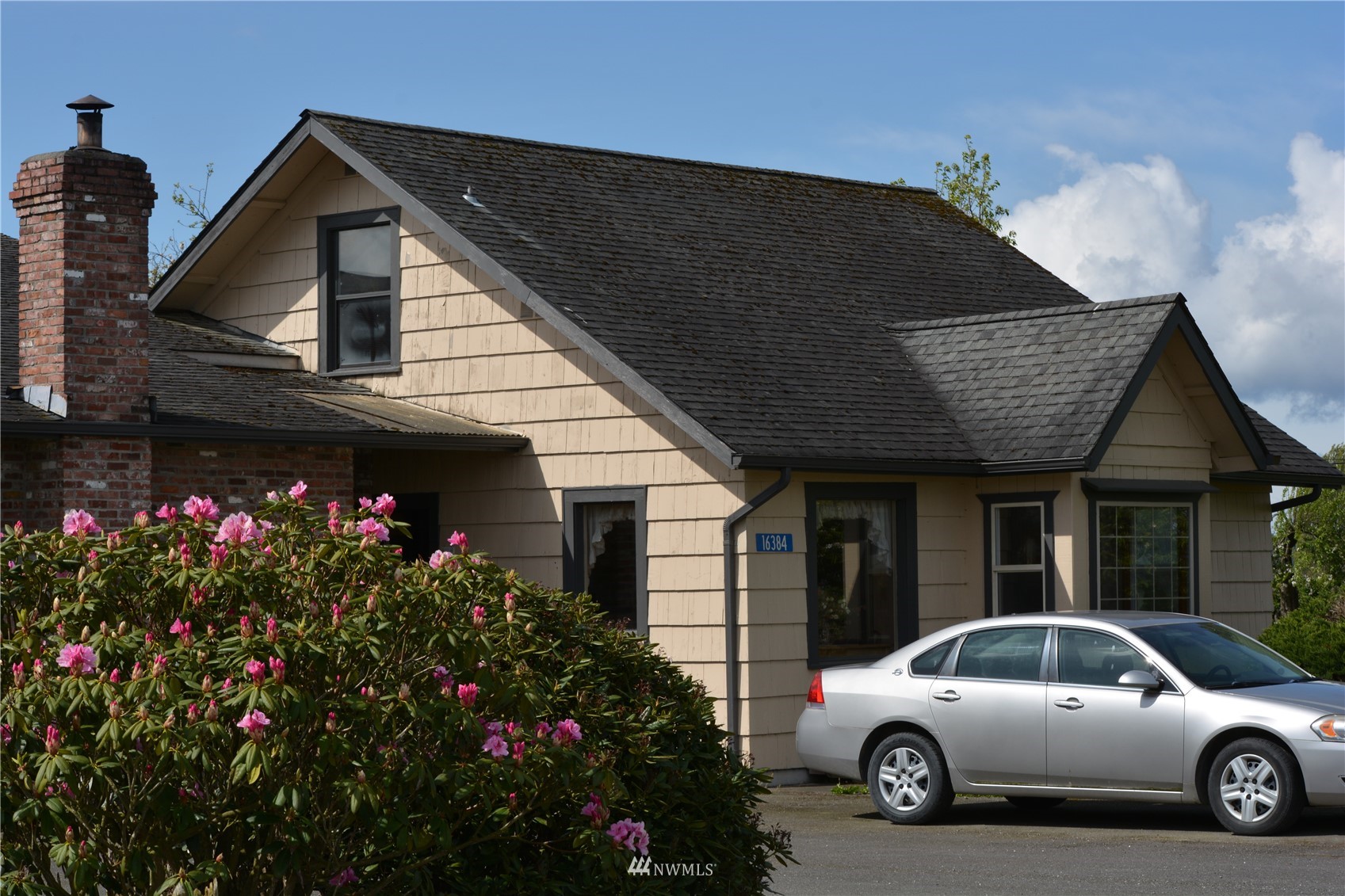 16384 Jungquist Road Mount Vernon, WA 98273 - Photo 10 of 11 a view of a house with a cars park