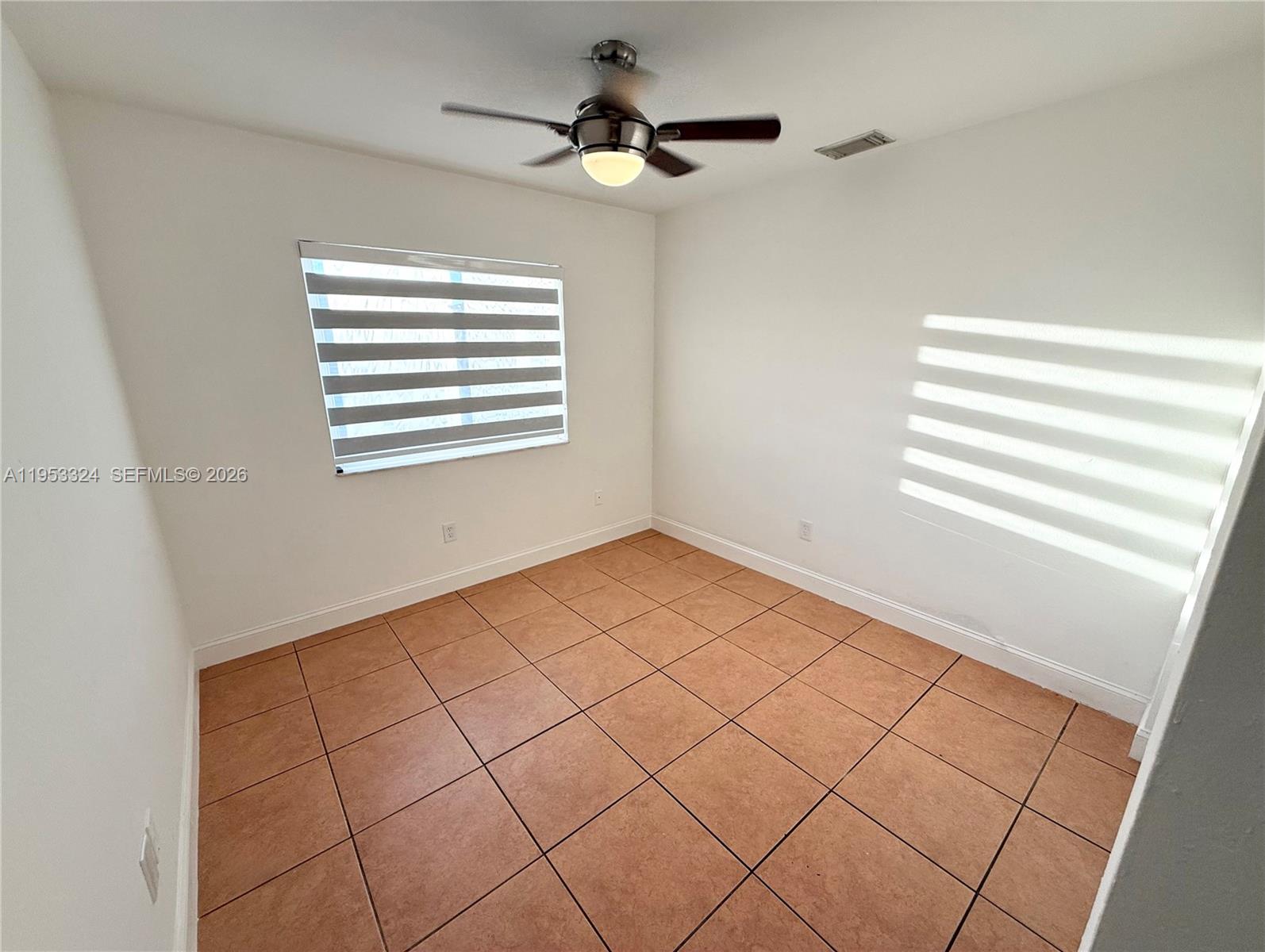 8265 Northwest 186th Street, Unit 906 Hialeah, FL 33015 - Photo 11 of 30