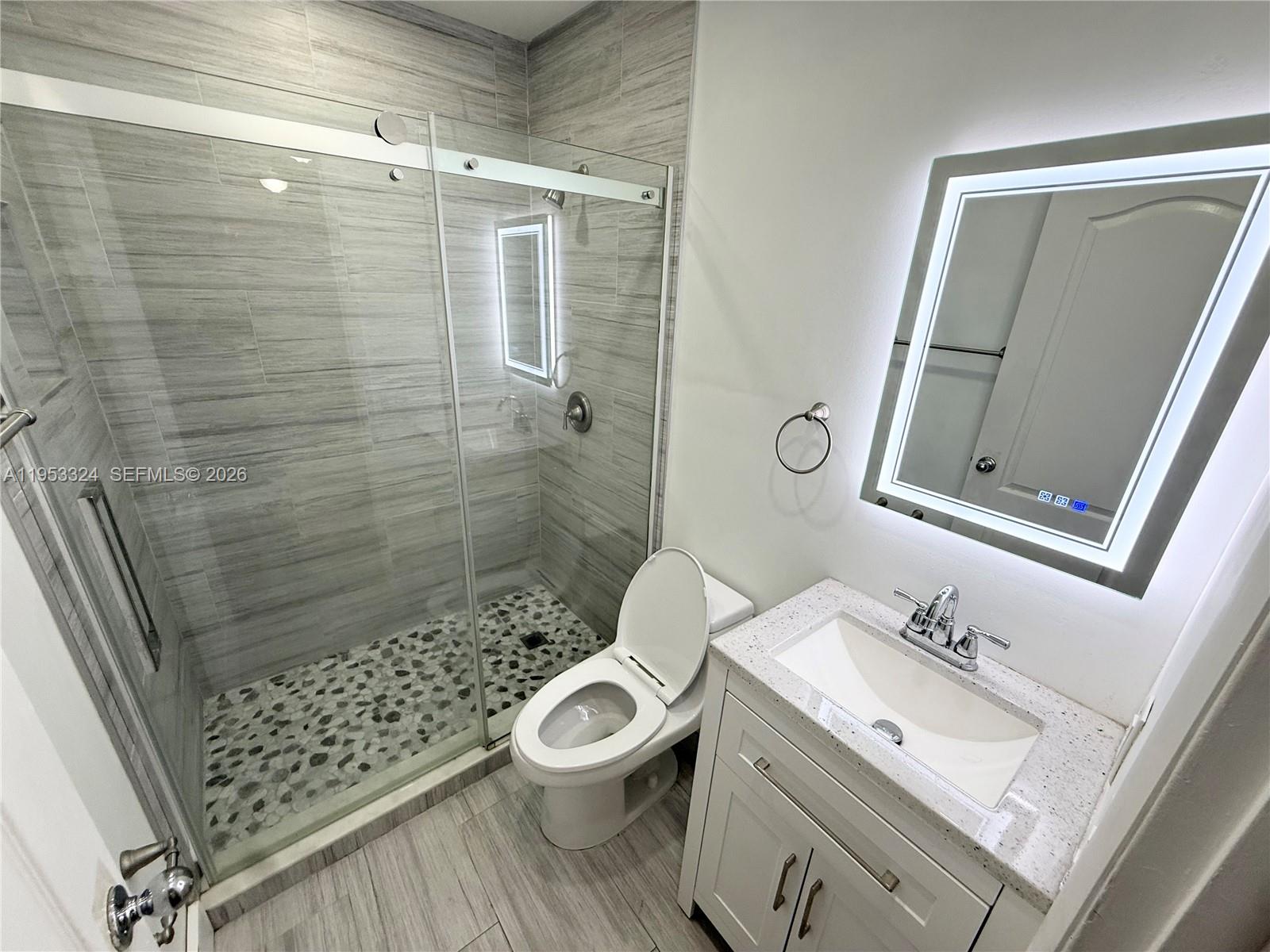 8265 Northwest 186th Street, Unit 906 Hialeah, FL 33015 - Photo 14 of 30