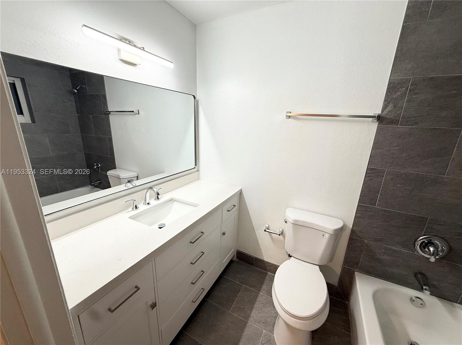 8265 Northwest 186th Street, Unit 906 Hialeah, FL 33015 - Photo 22 of 30