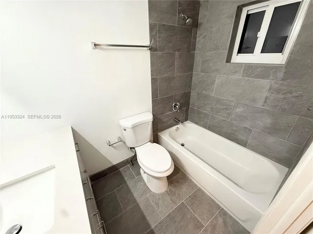 $3,150 | 8265 Northwest 186th Street, Unit 906, Hialeah, FL 33015