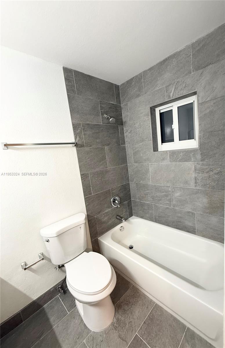 8265 Northwest 186th Street, Unit 906 Hialeah, FL 33015 - Photo 24 of 30