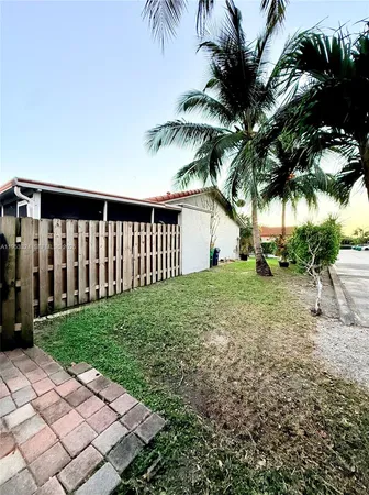 $3,000 | 8265 Northwest 186th Street, Unit 906, Hialeah, FL 33015