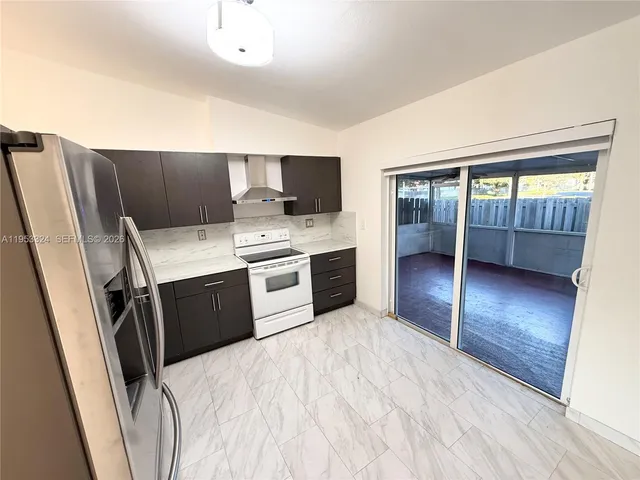 $3,150 | 8265 Northwest 186th Street, Unit 906, Hialeah, FL 33015