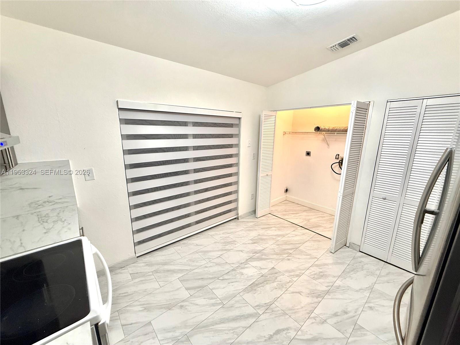 8265 Northwest 186th Street, Unit 906 Hialeah, FL 33015 - Photo 5 of 30