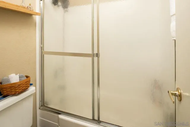 a view of room with window and ceiling fan