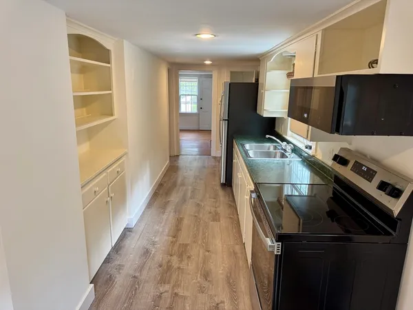 $3,000 | 198 Main Street, Unit 2, Sandwich, MA 02563