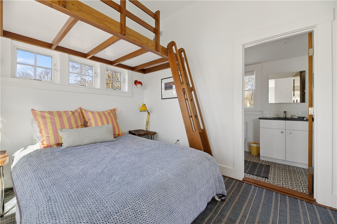 47 Longfellow Road Jamestown, RI 02835 - Photo 29 of 34 Bedroom in Guest quarters (5 of 5 BR total)